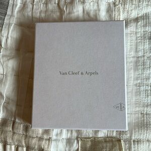 Van Cleef & Arpels necklace box